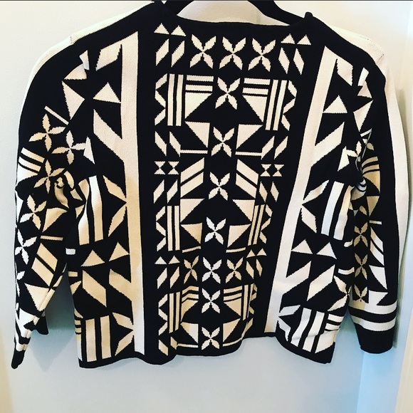 Geometric Aztec Pattern Sweater - Picture 3 of 6